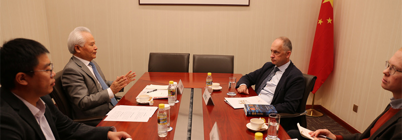 吴士存在京会见新加坡、瑞典外交使节